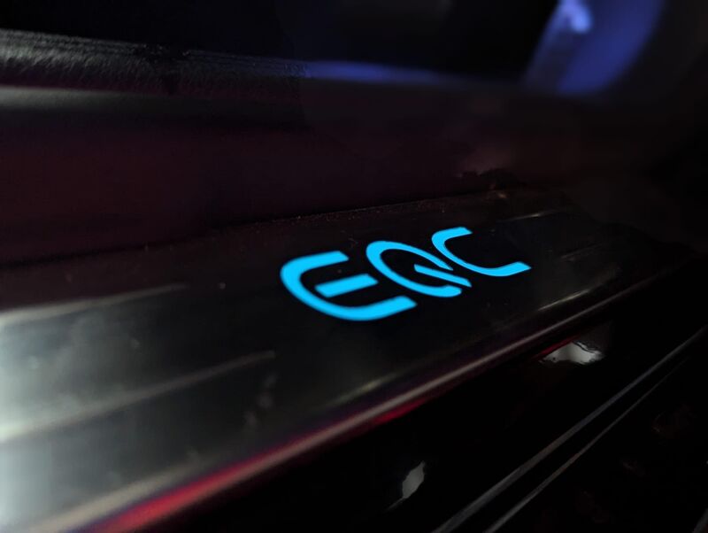 MERCEDES-BENZ EQC