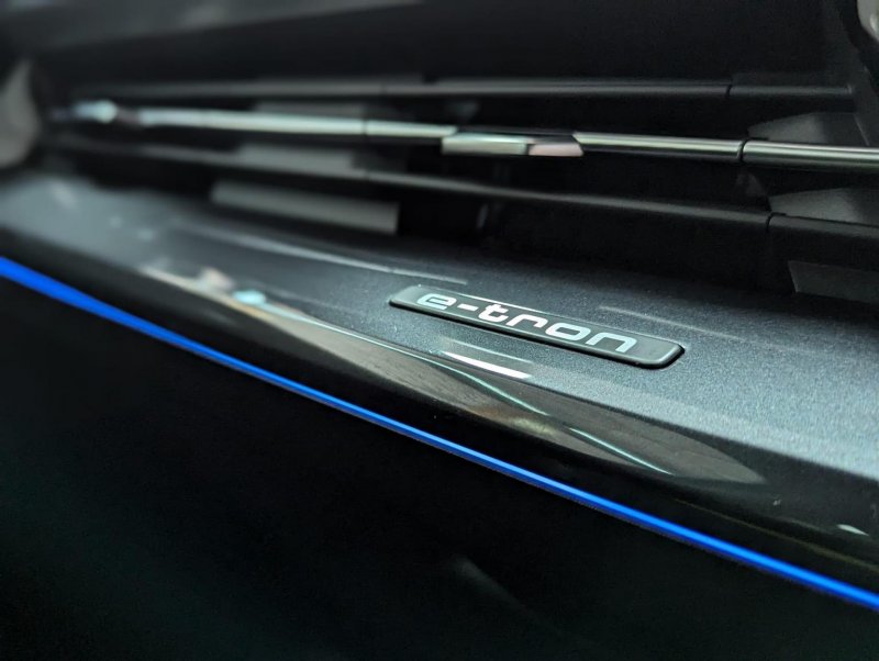 AUDI E-TRON