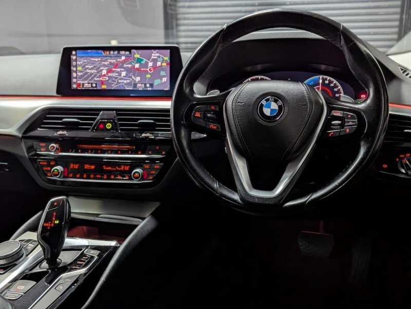 BMW 5 SERIES