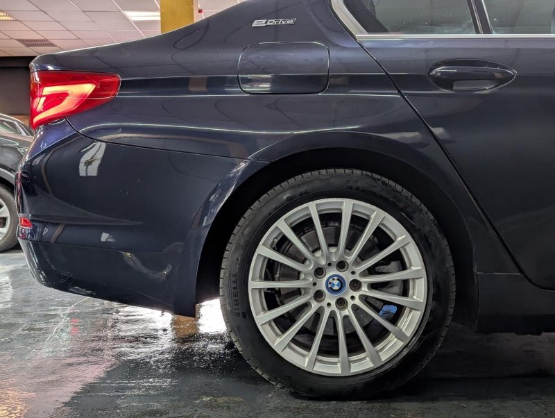BMW 5 SERIES