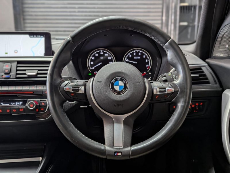 BMW 1 SERIES