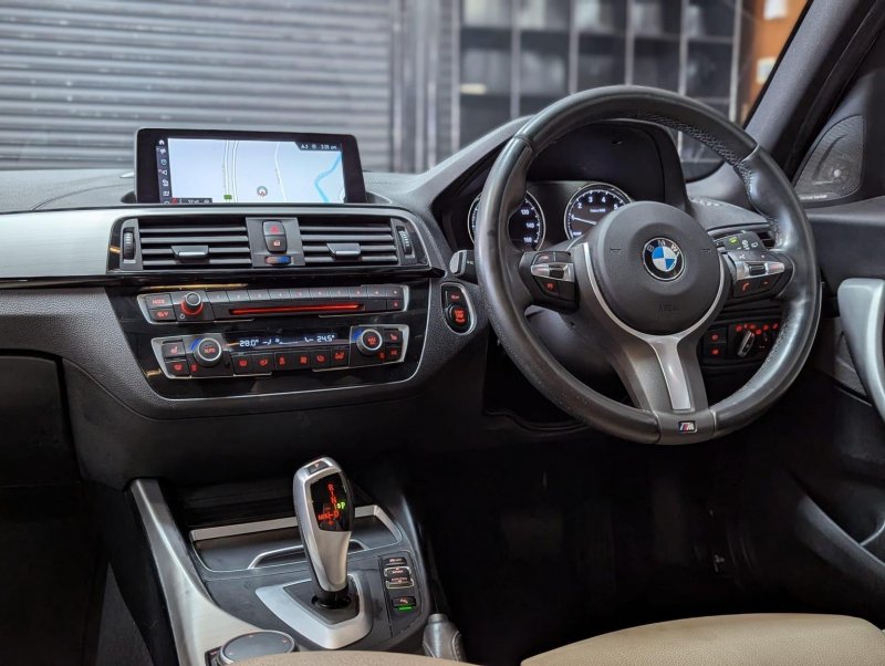 BMW 1 SERIES