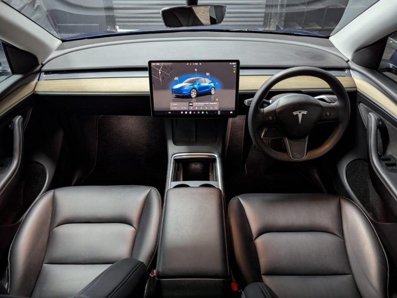 TESLA MODEL Y