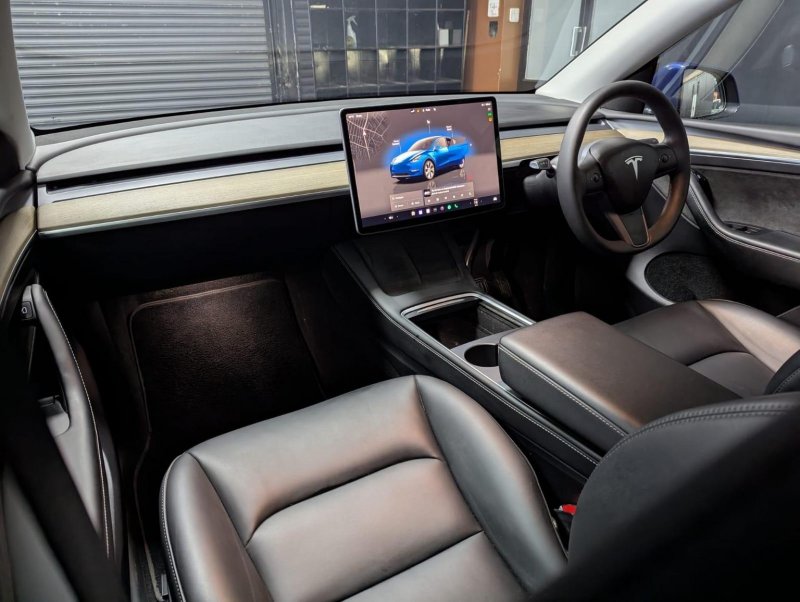 TESLA MODEL Y