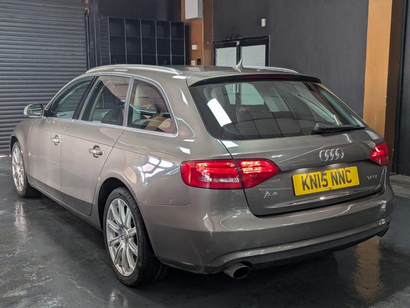 AUDI A4 AVANT