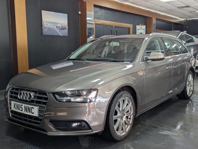 AUDI A4 AVANT