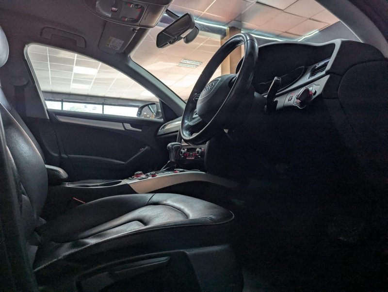 AUDI A4 AVANT