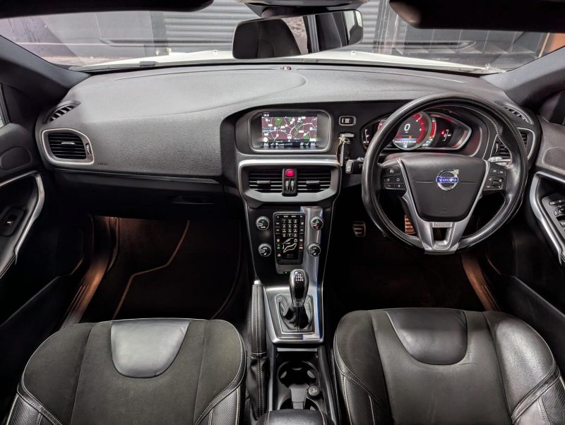VOLVO V40