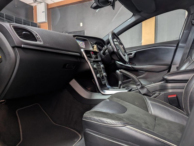 VOLVO V40
