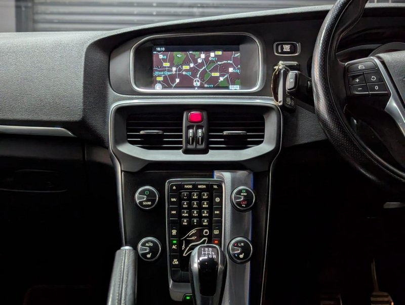 VOLVO V40