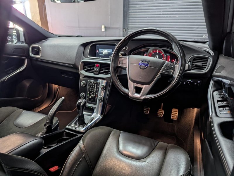 VOLVO V40
