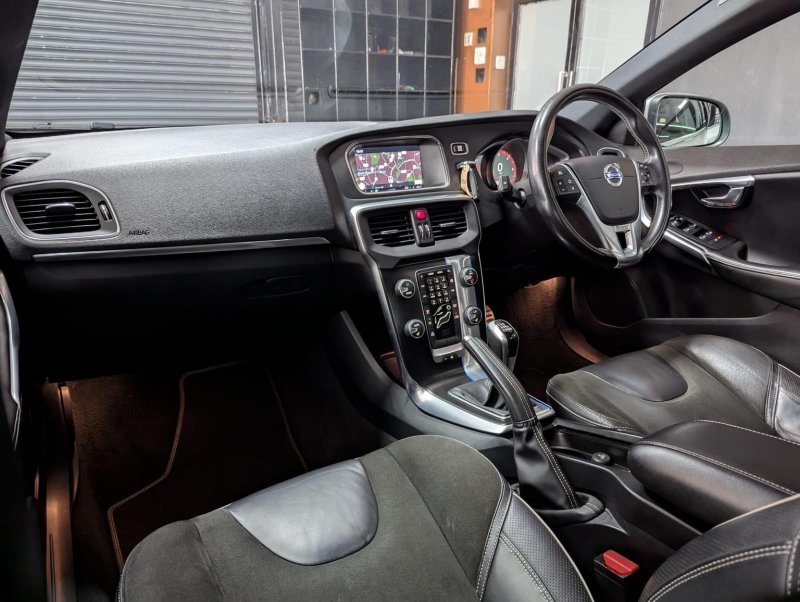 VOLVO V40