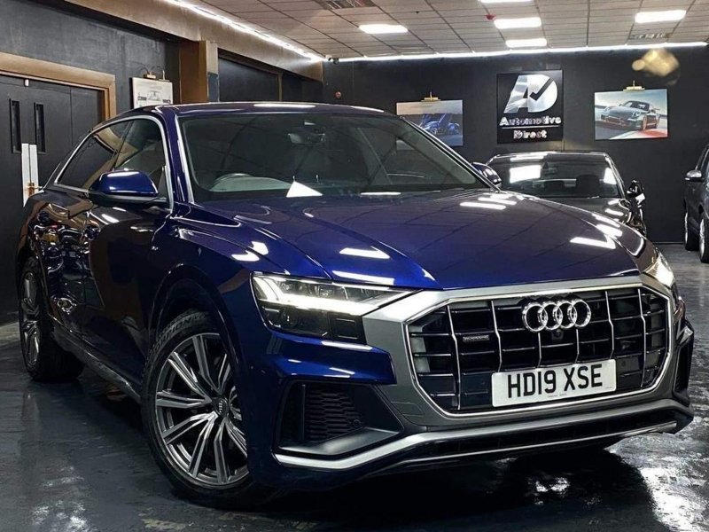 AUDI Q8