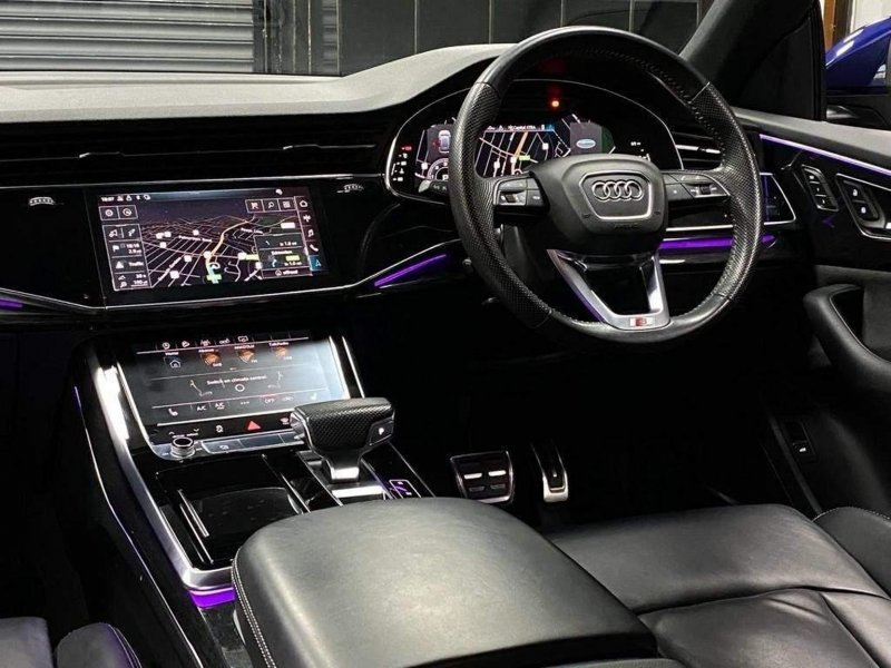 AUDI Q8