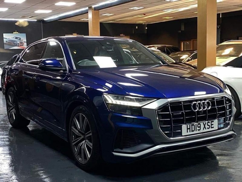 AUDI Q8