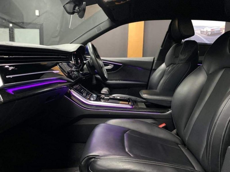 AUDI Q8